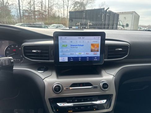 Used 2022 Ford Explorer XLT w/ Equipment Group 202A image 19