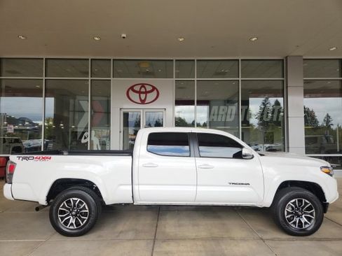 Used 2023 Toyota Tacoma TRD Sport AWD/4WD image 3
