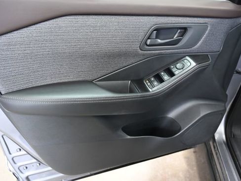 Used 2021 Nissan Rogue S image 27