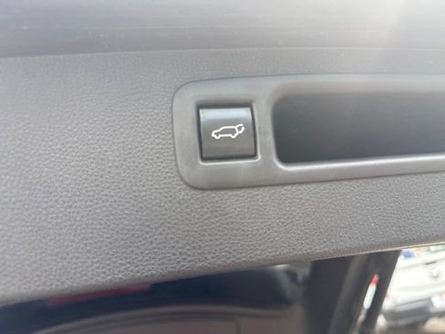 Used 2020 Toyota Highlander XLE w/ Protection Package #3 AWD/4WD image 14