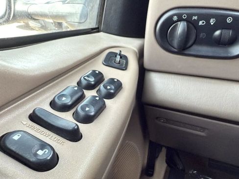Used 2004 Ford F250 XL image 32