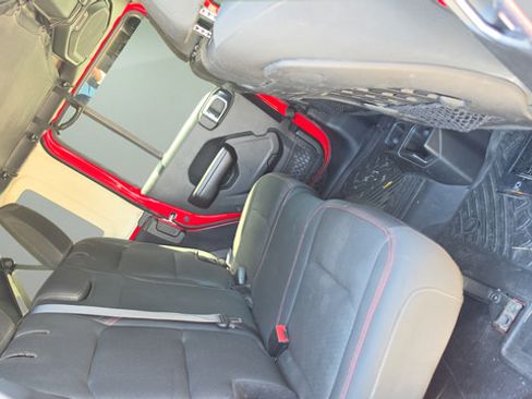 Used 2019 Jeep Wrangler Unlimited Rubicon AWD/4WD image 18
