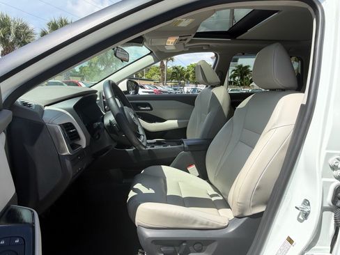 Certified 2023 Nissan Rogue SV w/ SV Premium B Package FWD image 9