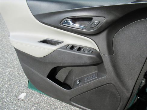 Used 2018 Chevrolet Equinox Premier image 26