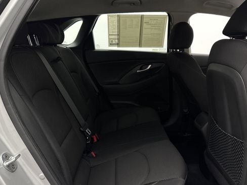 Used 2018 Hyundai Elantra GT FWD image 29
