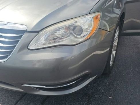Used 2011 Chrysler 200 Touring FWD image 1