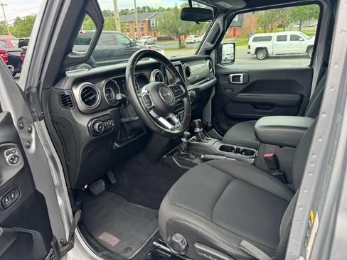 Used 2020 Jeep Wrangler Unlimited Sahara AWD/4WD image 13