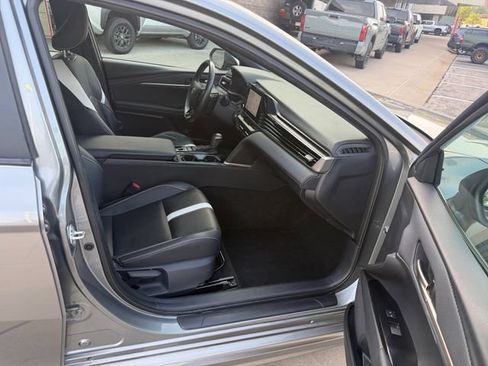 Used 2025 Toyota Camry SE w/ Convenience Package AWD/4WD image 22
