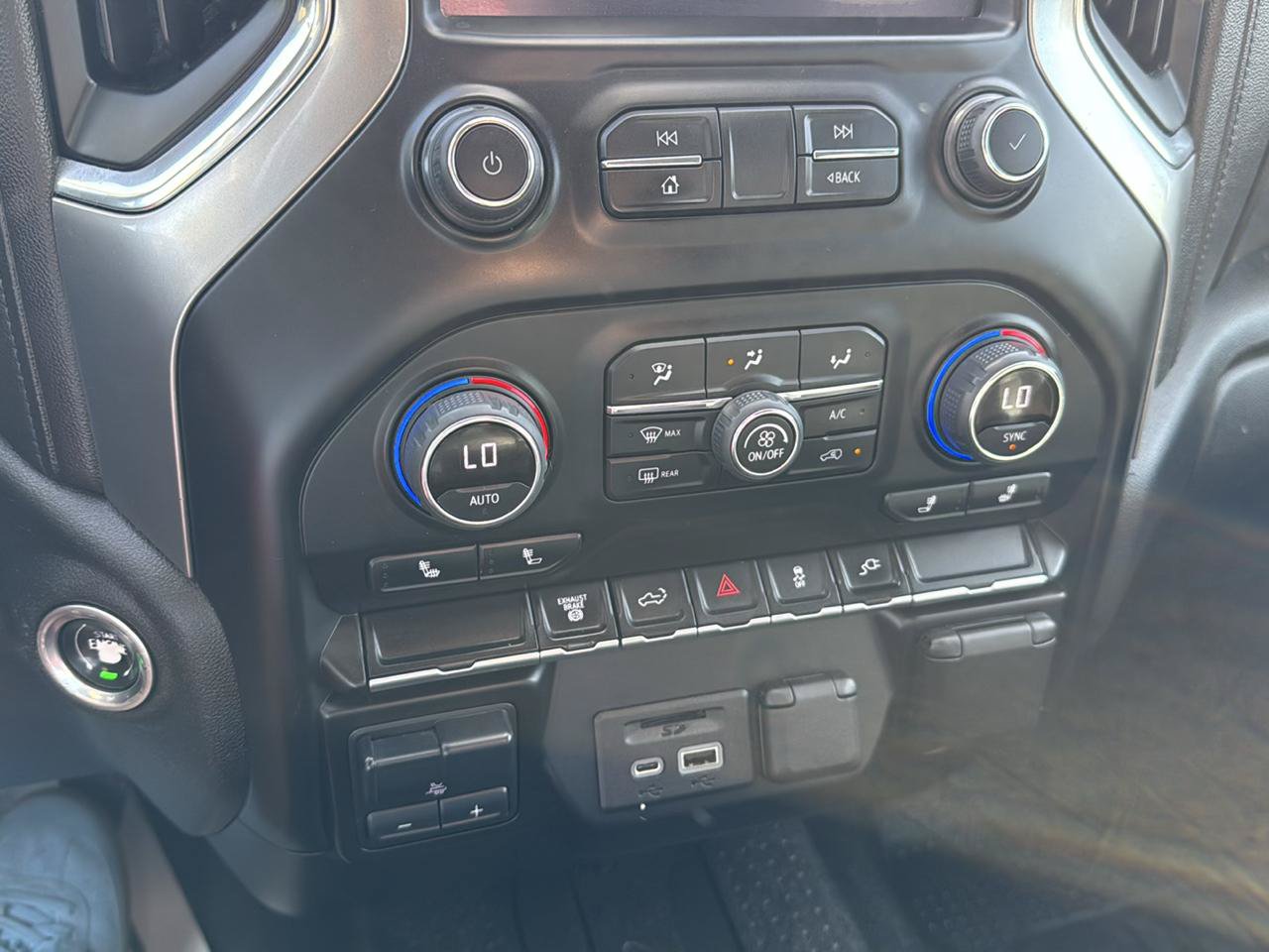 Used 2022 Chevrolet Silverado 3500 LTZ AWD/4WD image 15