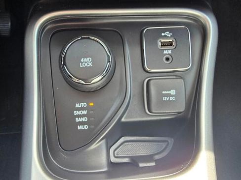 Used 2017 Jeep Compass Latitude AWD/4WD image 24