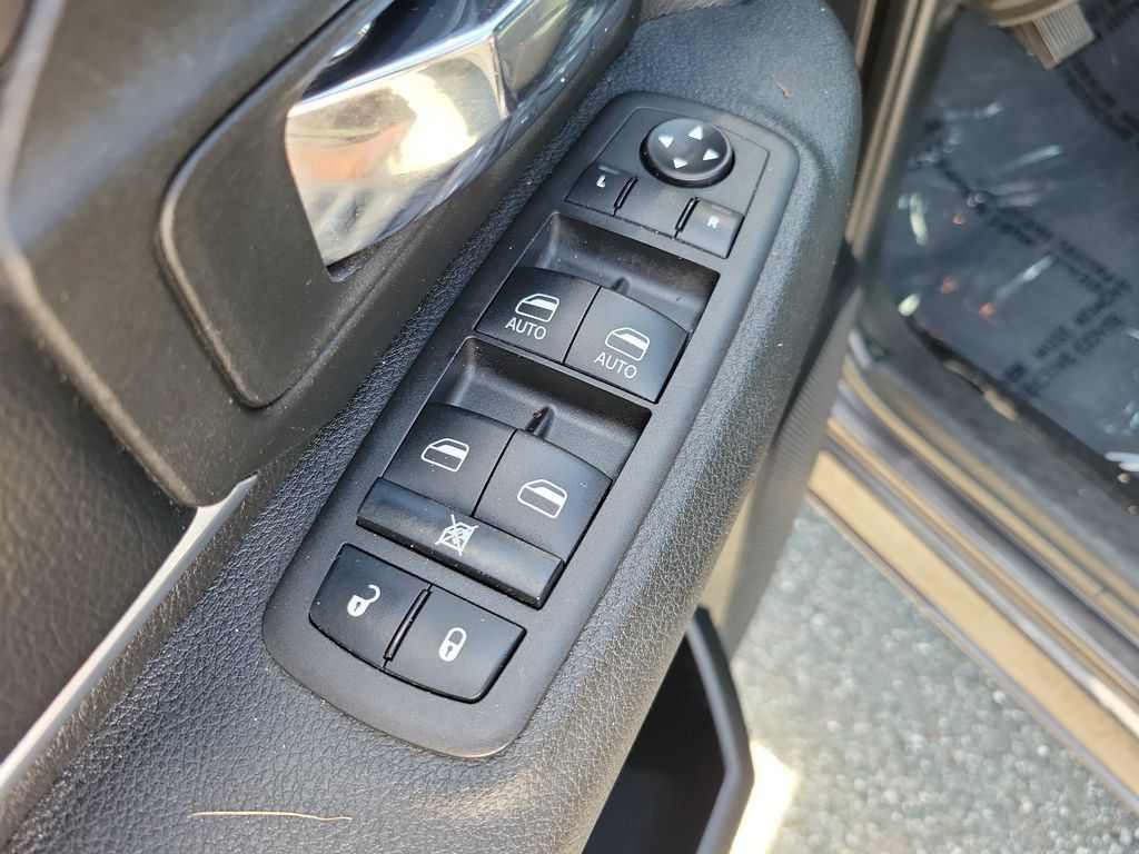 Used 2024 RAM 1500 Warlock RWD image 12