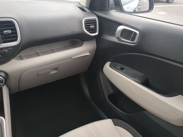 Used 2026 Hyundai Venue SEL FWD image 15