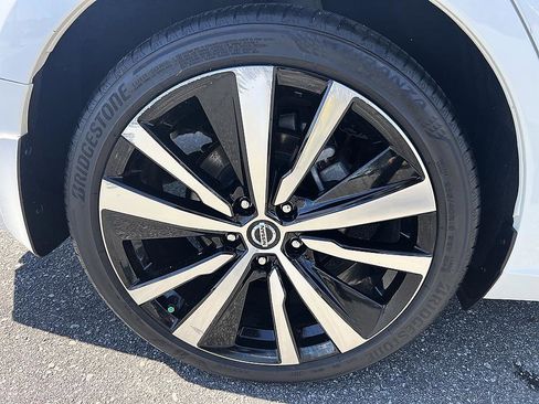 Certified 2021 Nissan Altima 2.5 SR w/ SR Premium Package image 11