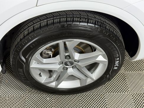 Used 2018 Audi Q5 Premium w/ Convenience Package image 6