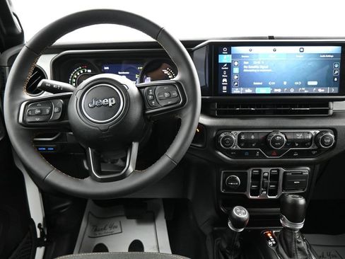 Used 2024 Jeep Wrangler Unlimited w/ Convenience Group AWD/4WD image 15