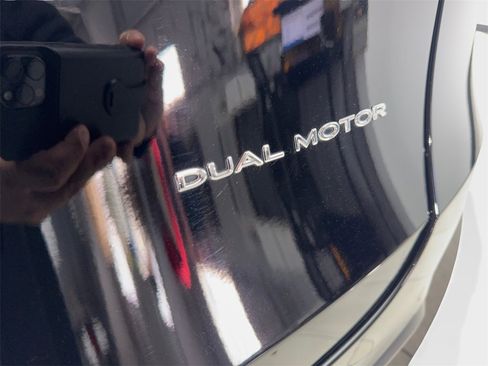 Used 2021 Tesla Model Y Long Range image 23