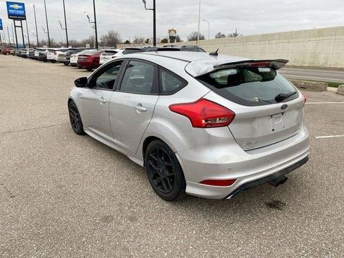 Used 2015 Ford Focus SE w/ SE Sport Package FWD image 23