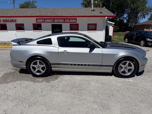 Used 2013 Ford Mustang Coupe RWD image 2