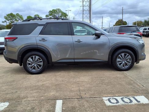 Used 2022 Nissan Pathfinder SV image 27