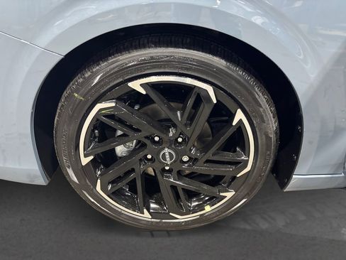 New 2026 Nissan Sentra SR w/ SR Premium Package FWD image 11