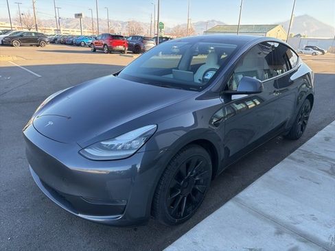 Used 2020 Tesla Model Y Long Range image 3