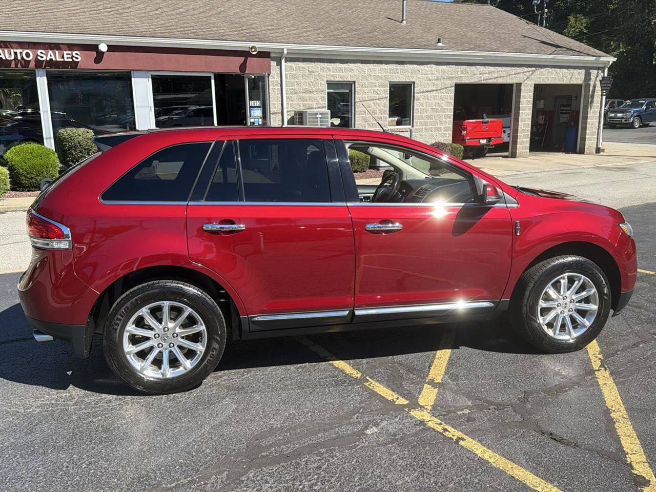 Used 2013 Lincoln MKX AWD image 12