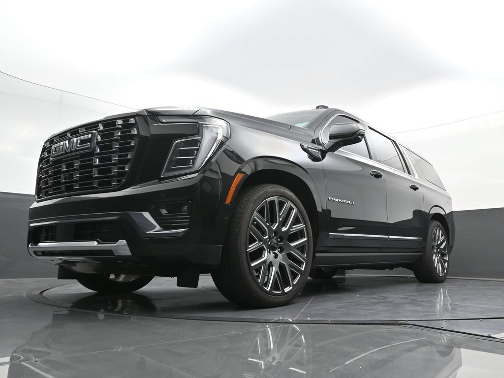 Used 2025 GMC Yukon XL Denali Ultimate w/ LPO, Floor Liner Package AWD/4WD image 25