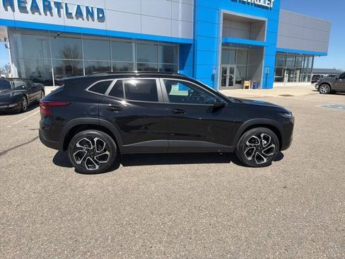 Used 2024 Chevrolet Trax RS image 9