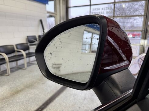 Used 2023 Buick Envision Avenir image 26