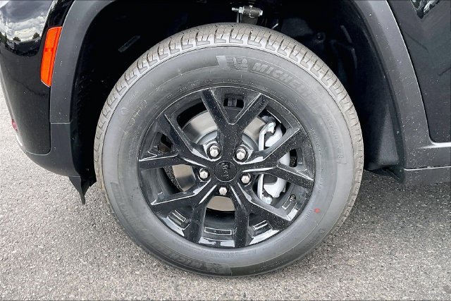 New 2026 Jeep Grand Cherokee 4WD image 12