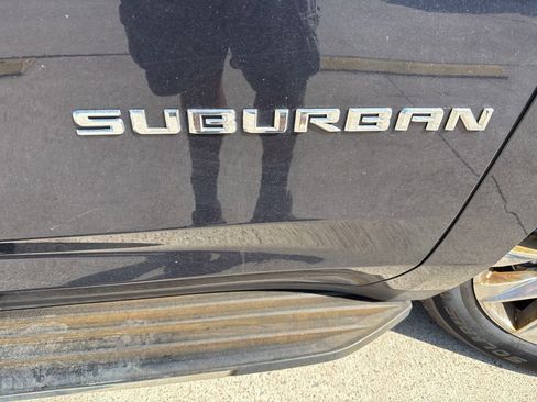 Used 2023 Chevrolet Suburban Premier image 17