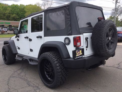 Used 2015 Jeep Wrangler Unlimited Sport w/ Quick Order Package 24S AWD/4WD image 10