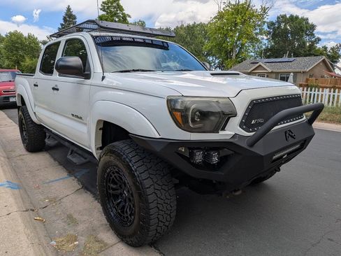 Used 2014 Toyota Tacoma 4x4 Double Cab w/ TRD Off-Road Package image 8