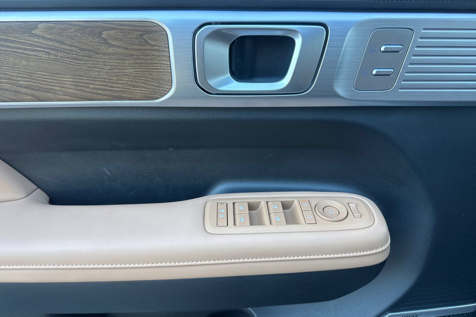 Used 2026 Hyundai Santa Fe Calligraphy AWD/4WD image 12