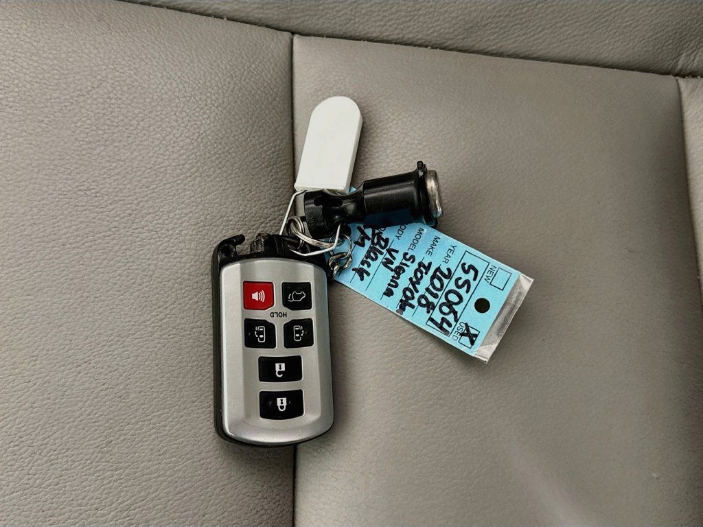 Used 2018 Toyota Sienna Limited FWD image 33