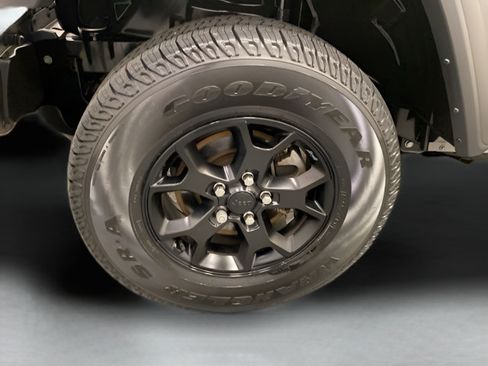 Used 2023 Jeep Wrangler Sport AWD/4WD image 25