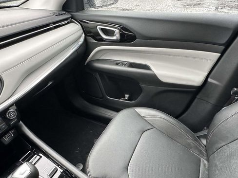 Used 2022 Jeep Compass Limited image 29