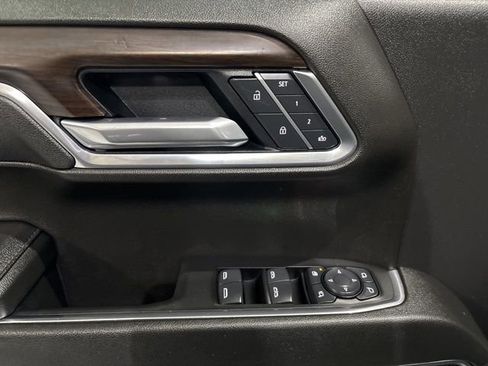 Used 2025 GMC Sierra 1500 SLT image 12