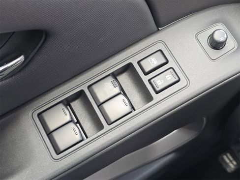 Used 2024 Nissan Frontier SL image 15