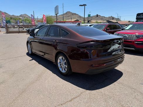 Used 2019 Ford Fusion SE FWD image 6