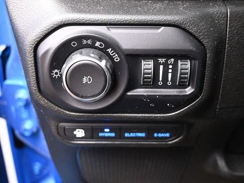 Used 2022 Jeep Wrangler Unlimited Rubicon 4xe w/ Cold Weather Group AWD/4WD image 18