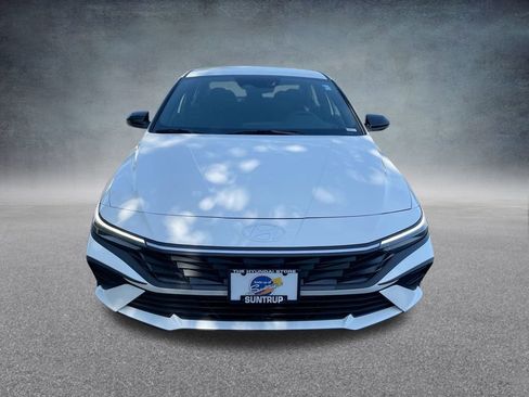 Used 2025 Hyundai Elantra SEL image 35