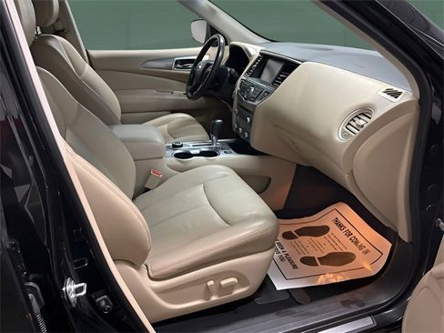 Used 2018 Nissan Pathfinder SL w/ Cargo Package image 16