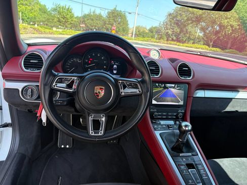 Used 2020 Porsche 718 Boxster Spyder RWD image 14