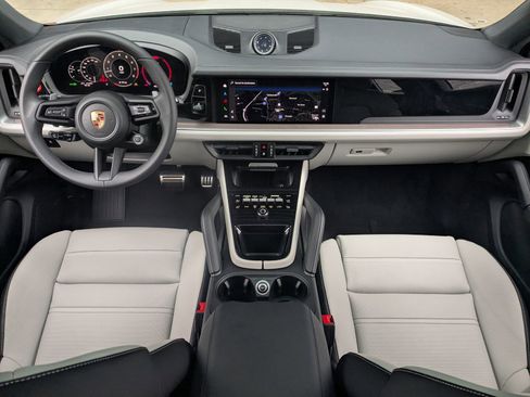 New 2026 Porsche Cayenne S image 23