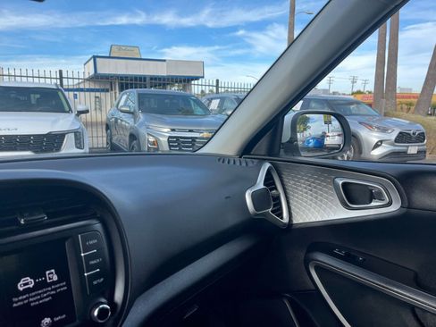 Used 2025 Kia Soul LX w/ LX Technology Package image 35