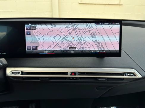Used 2022 BMW iX xDrive50 w/ Sport Package AWD/4WD image 22