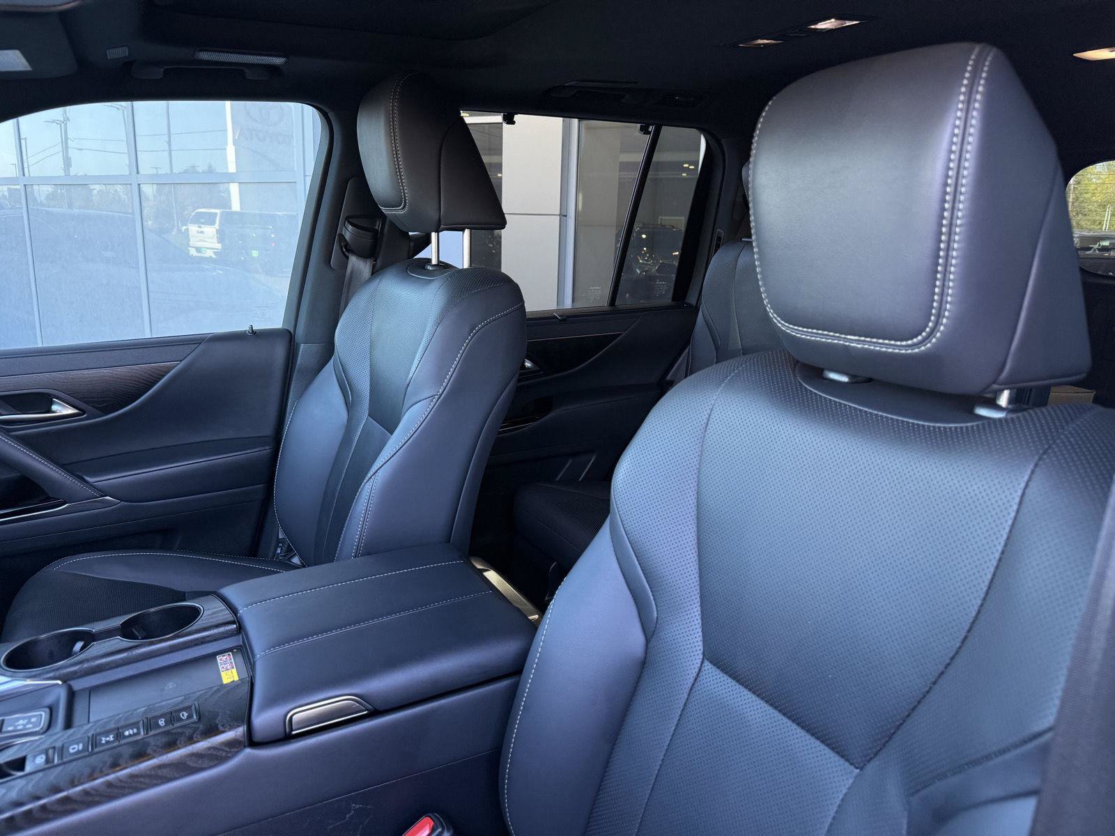 Used 2026 Lexus LX 700h Luxury w/ Appearance Package AWD/4WD image 14