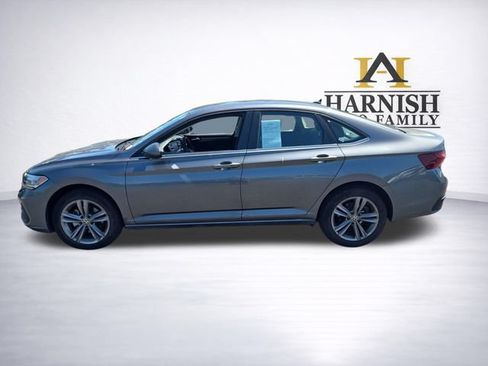 Used 2024 Volkswagen Jetta SE FWD image 4