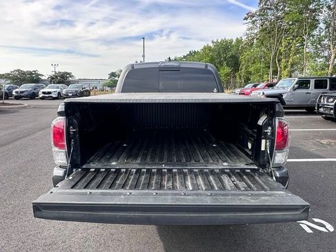 Used 2021 Toyota Tacoma TRD Sport w/ Technology Package AWD/4WD image 15